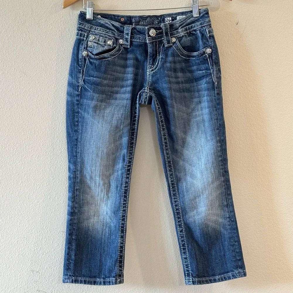 Miss Me Signature Cuffed Capri Jeans 26 Fleur De Lis Rhinestone Stretch Denim